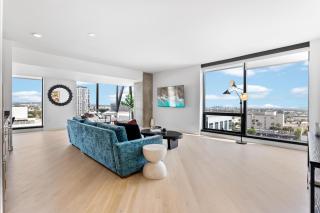Rooftop Pool Modern 2BR, 2BA - Panoramic Hollywood views - Los Angeles - 8