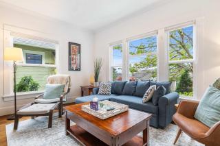 Charming Fremont Craftsman with Scenic Views - Seattle - 8