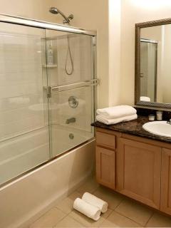 Modern 4-bedroom Apartment - Los Angeles - 5
