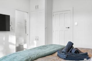 City Calm Retreat and A Peaceful Family Haven - 8