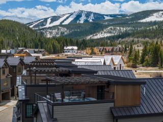 Mountain Wellness Retreat: Rejuvenate in Luxury - 9