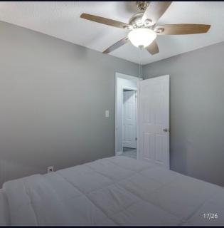 Athens home with Deck Near Sanford Stadium - 4