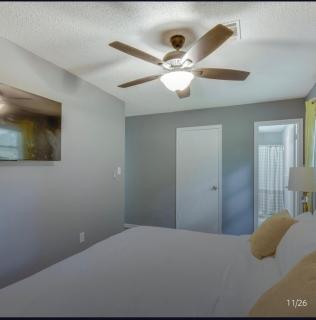 Athens home with Deck Near Sanford Stadium - 1