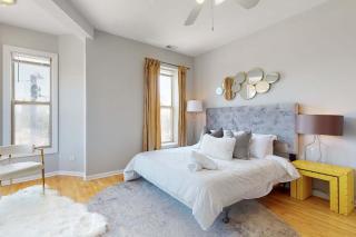 Sleek Urban Retreat Steps from IL Med District - Chicago - 1