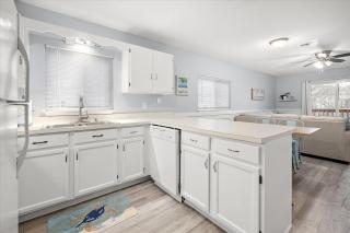 Family Friendly 2BR Condo with Large Balcony, Partial Ocean Views - Ocean City - 4