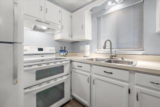 Family Friendly 2BR Condo with Large Balcony, Partial Ocean Views - Ocean City - 7