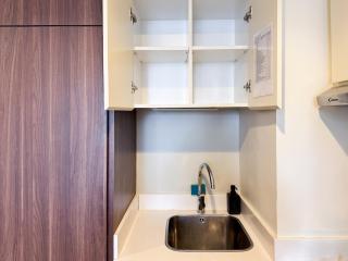 Bronzite 2-Bed Apt Central Dubai Canal Views - 3