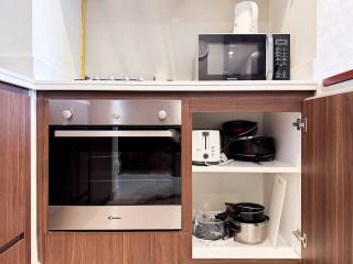 Bronzite 2-Bed Apt Central Dubai Canal Views - 2