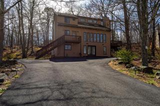Modern Rustic Lodge! Game Room - 0
