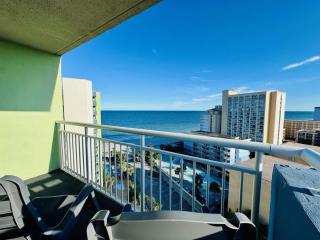 Lovely Beach View Condo,King,Pool,FREE Tickets,M11 - Myrtle Beach - 8