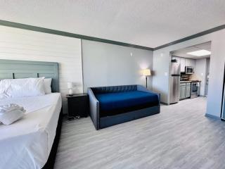 Lovely Beach View Condo,King,Pool,FREE Tickets,M11 - Myrtle Beach - 5