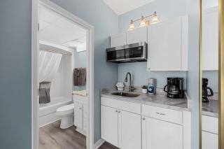 *FRESH NEW*OCEAN VIEW*Pool*KING Bed*Hot Tubs*Approved Dogs*F24 - Myrtle Beach - 4