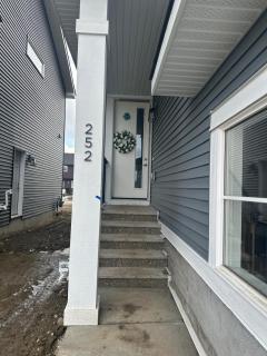 Full Duplex House with 3 Bedroom - Airdrie - 7