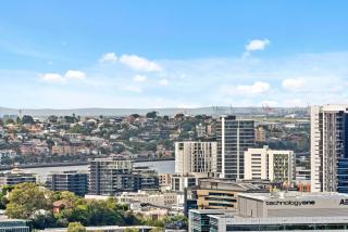 Stylish Valley Pad with City Views, Rooftop and Wi-Fi - 1