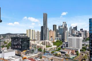 Stylish Valley Pad with City Views, Rooftop and Wi-Fi - 4