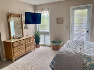 2BR SHORE DR AREA: QUEEN: POOL: Grill: Beach: Ocean Annie's: M28 - Myrtle Beach - 8