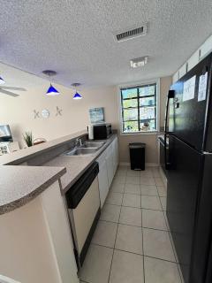 2BR SHORE DR AREA: QUEEN: POOL: Grill: Beach: Ocean Annie's: M28 - Myrtle Beach - 6