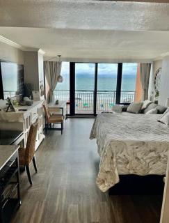 *OCEANFRONT RETREAT*King Bed *Great Pools, Hot Tubs+++*O41 - Myrtle Beach - 0