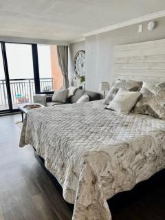 *OCEANFRONT RETREAT*King Bed *Great Pools, Hot Tubs+++*O41 - Myrtle Beach - 3
