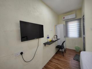 Reds Roomstay Pantai Penarik 5 - - 8