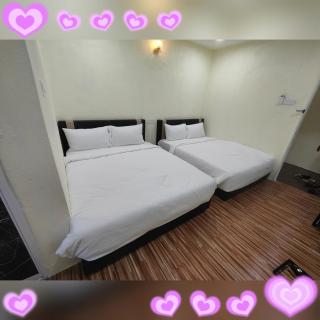 Reds Roomstay Pantai Penarik 5 - - 2