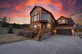Group Cabin Lake and Mountain View Pet-Friendly Fireplace Games Loft - Minnelusa - 0