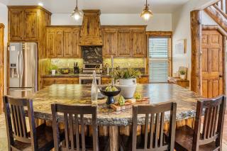 Group Cabin Lake and Mountain View Pet-Friendly Fireplace Games Loft - Minnelusa - 1
