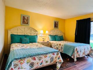 *A FAMILY GETAWAY*Pool*Steps to the Beach*Approved Dogs*D18 - Myrtle Beach - 1