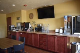 Heartland Hotel & Suites - Rock Valley - 5