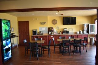 Heartland Hotel & Suites - Rock Valley - 6