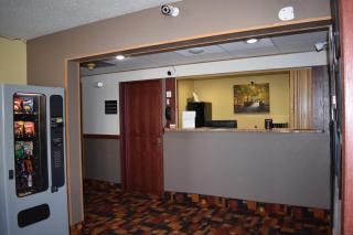 Heartland Hotel & Suites - 7