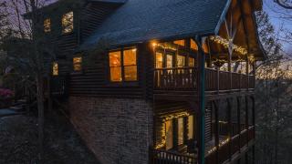 Stunning Mountain Cabin w Hot tub - Gatlinburg - 7