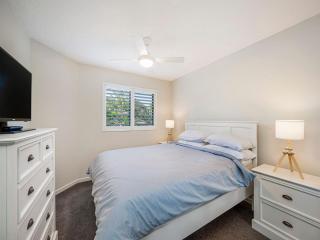 Meridian unit 4 Kings Beach QLD - Caloundra - 4