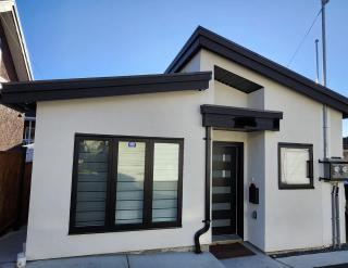 New Detached Guesthouse - Free Parking -10 mins to YVR & Downtown - 9