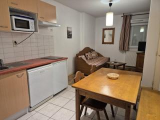 Appartement T2 avec Terrasse et Parking à Cauterets - FR-1-234-337 - 9