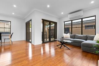 Large Home in Mayfield - - 9
