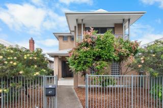 Large Home in Mayfield - - 8