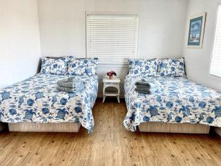 *OCEANFRONT HOUSE ON THE SAND*6 Kings*12br, 12ba*Private Hot Tub*SLEEP 36*PGP - Myrtle Beach - 5