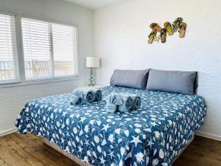 *OCEANFRONT HOUSE ON THE SAND*6 Kings*12br, 12ba*Private Hot Tub*SLEEP 36*PGP - Myrtle Beach - 6