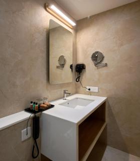 Lago Leisure Resort & Spa - Cherai Beach - 3