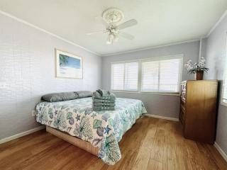 OCEANFRONT HOUSE ON THE SAND 2 Kings 4br 4ba 1st Floor of Triplex SLEEP 12 PGP1 - Myrtle Beach - 4