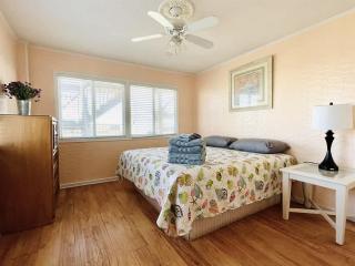 OCEANFRONT HOUSE ON THE SAND 2 Kings 4br 4ba 1st Floor of Triplex SLEEP 12 PGP1 - Myrtle Beach - 7
