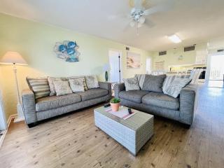 OCEANFRONT HOUSE ON THE SAND 2 Kings 4br 4ba 2nd Floor of Triplex SLEEP 12 PGP2 - Myrtle Beach - 9