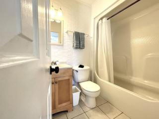 OCEANFRONT HOUSE ON THE SAND 2 Kings 4br 4ba 2nd Floor of Triplex SLEEP 12 PGP2 - Myrtle Beach - 3