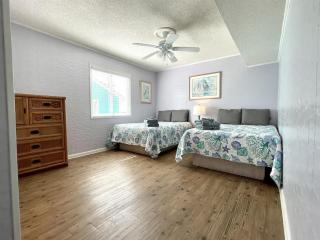 OCEANFRONT HOUSE ON THE SAND 2 Kings 4br 4ba 2nd Floor of Triplex SLEEP 12 PGP2 - 1