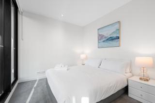 Stunning Mountain Views plus Infinity Pool, Gym, Park - Brisbane - 2