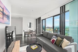 Stunning Mountain Views plus Infinity Pool, Gym, Park - Brisbane - 5
