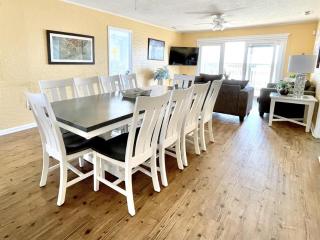 OCEANFRONT HOUSE ON THE SAND 2 Kings 4br 4ba 3rd Floor of Triplex SLEEP 12 PGP3 - Myrtle Beach - 8