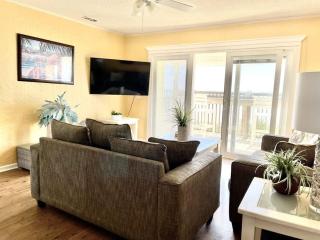 OCEANFRONT HOUSE ON THE SAND 2 Kings 4br 4ba 3rd Floor of Triplex SLEEP 12 PGP3 - 4