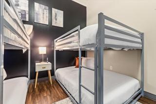 Heart of Downtown Dallas 2BR 2BA Getaway - 2
